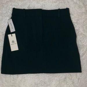 Aritzia green skirt brand new (Babaton)